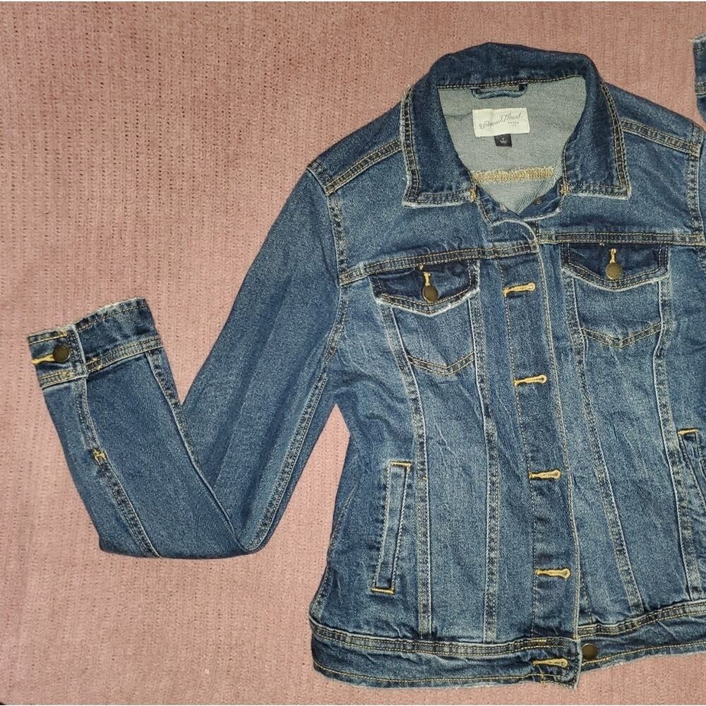 Universal Thread medium-wash Denim Jacket - Picture 2 of 6